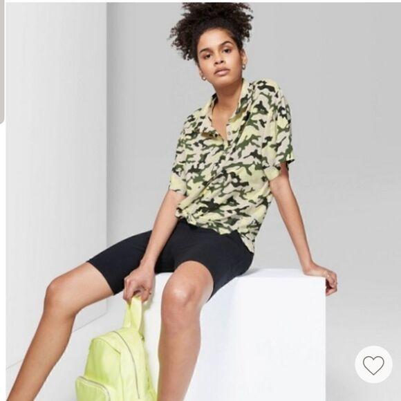 Women's Camo print oversized, short sleeve. - Picture 1 of 5